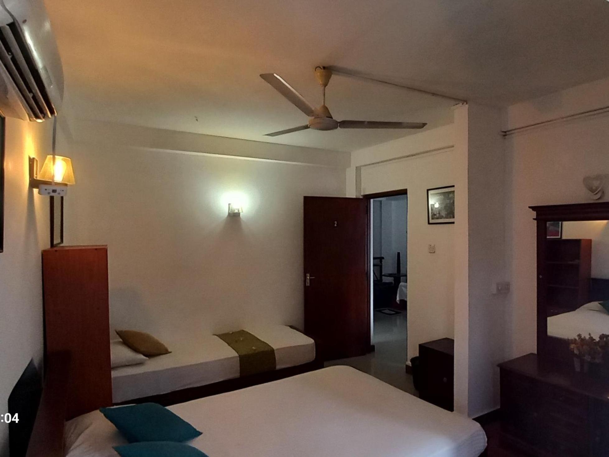 Days Inn B/B Kandy Exterior photo